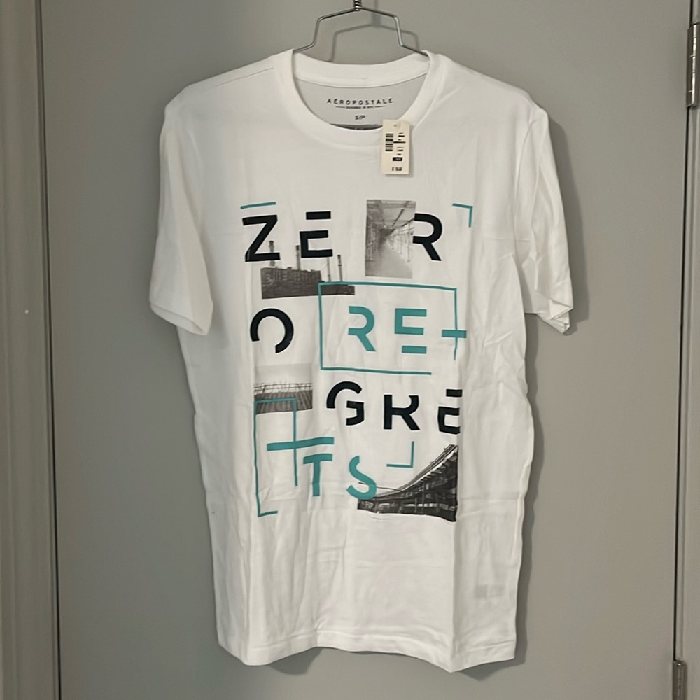Aeropostale men graphic tee, white and size small. New with tags.